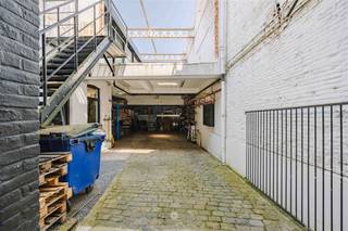 RONSE - Bent u op zoek naar een multifunctioneel handelspand met af te werken loft?Dan is dit pand misschien wel iets voor u! De belangrijkste...