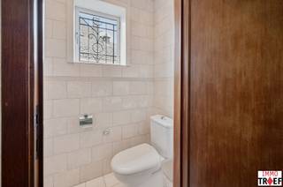 Deze ruime gezinswoning is gelegen op een perceel van 21a15(!) waar u geniet van een onverstoord uitzicht op het omliggende groen in het...