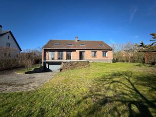 TE KOOP - Itterbeek (Sint-Anna-Pede) - Ruime villa op een terrein van 17a76ca, op wandelafstand van het Breugheliaanse kerkje van...