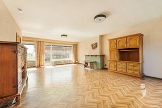 BENT U OP ZOEK NAAR EEN BIJZONDER RUIME STADSWONING MET KARAKTER, POTENTIEEL ÉN EEN UNIEKE BUITENRUIMTE? DAN IS DEZE VERRASSEND RUIME WONING...