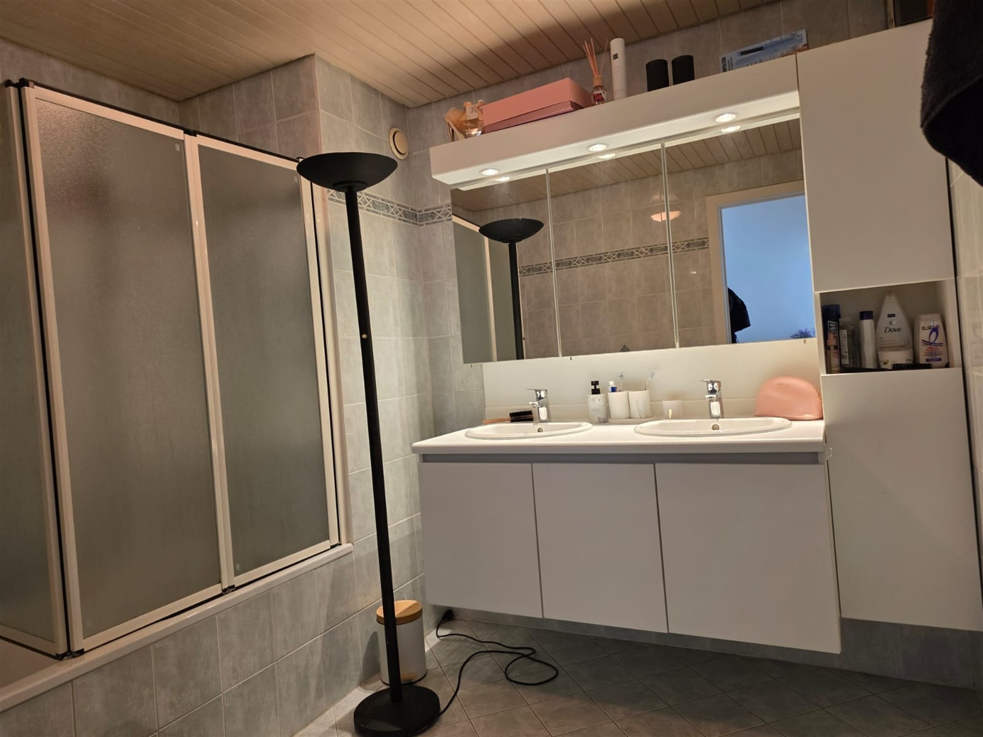 Lichtrijk 2-slaapkamerappartement met terras - foto 5