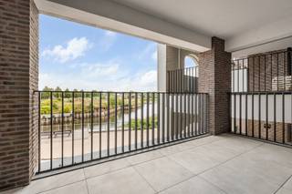 Ontdek Residentie Graanhaven, een uniek nieuwbouwproject in het hartje van Aalst. Deze energiezuinige luxe appartementen combineren modern comfort met een uitstekende ligging, ideaal voor wie op zoek is naar een stijlvolle woonomgeving.<br /><br />Luxe en comfort!<br />De appartementen in Residentie Graanhaven zijn ontworpen met oog voor detail en bieden een hoogwaardig afwerkingsniveau. Elk appartement beschikt over ruime leefruimtes, grote ramen voor veel natuurlijk licht en riante terrassen waar u kunt genieten van een prachtig uitzicht. Kies voor een appartement met zicht op het water of op de groene, aangelegde binnentuin – rust en ontspanning gegarandeerd.<br /><br />Duurzaam en energiezuinig!<br />Residentie Graanhaven is gebouwd met de nieuwste energiezuinige technieken, zodat u niet alleen comfortabel woont, maar ook duurzaam en toekomstgericht.<br /><br />Ondergrondse parking en fietsenstalling!<br />Het project beschikt over een ruime ondergrondse parking met voldoende plaats voor auto’s en fietsen. U geniet zo van maximale mobiliteit en veiligheid.<br /><br />Waarom kiezen voor Residentie Graanhaven?<br /><br />- Centrale ligging in hartje Aalst<br />- Energiezuinige luxe appartementen<br />- Ruime terrassen met zicht op water of groen<br />- Ondergrondse parking en fietsenstalling<br /><br />Wonen in Residentie Graanhaven betekent wonen in stijl, comfort en rust. Neem vandaag nog contact op voor meer informatie of een bezoek aan dit unieke project.<br />Contacteer Ruben op 0479/ 03 90 17 of mail naar ruben@cornelis-partners.be