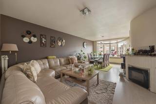 Are you looking for a well-maintained apartment with plenty of space, an excellent location, and low fixed costs? This charming apartment, situated...