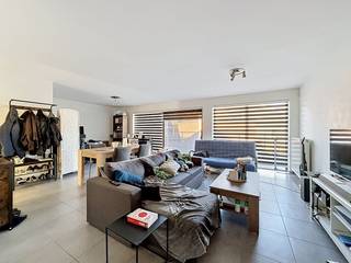 Dit 2-slaapkamer appartement is op zoek naar nieuwe bewoners. Dit appartement beschikt over een ruim terras achteraan en een open leefruimte met...