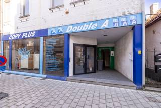 In het centrum van Turnhout bevindt zich deze zeer ruime handelswoning met een commerciële gelijkvloers en bovenliggende woonentiteiten. Dankzij...