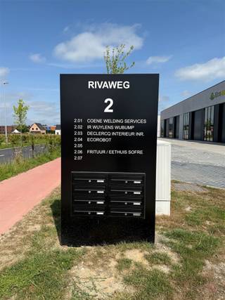 Unité PME/entrepôt nouvellement construite avec deux places de parking à louer à DentergemCette nouvelle unité PME/entrepôt (285 m²) avec deux places...
