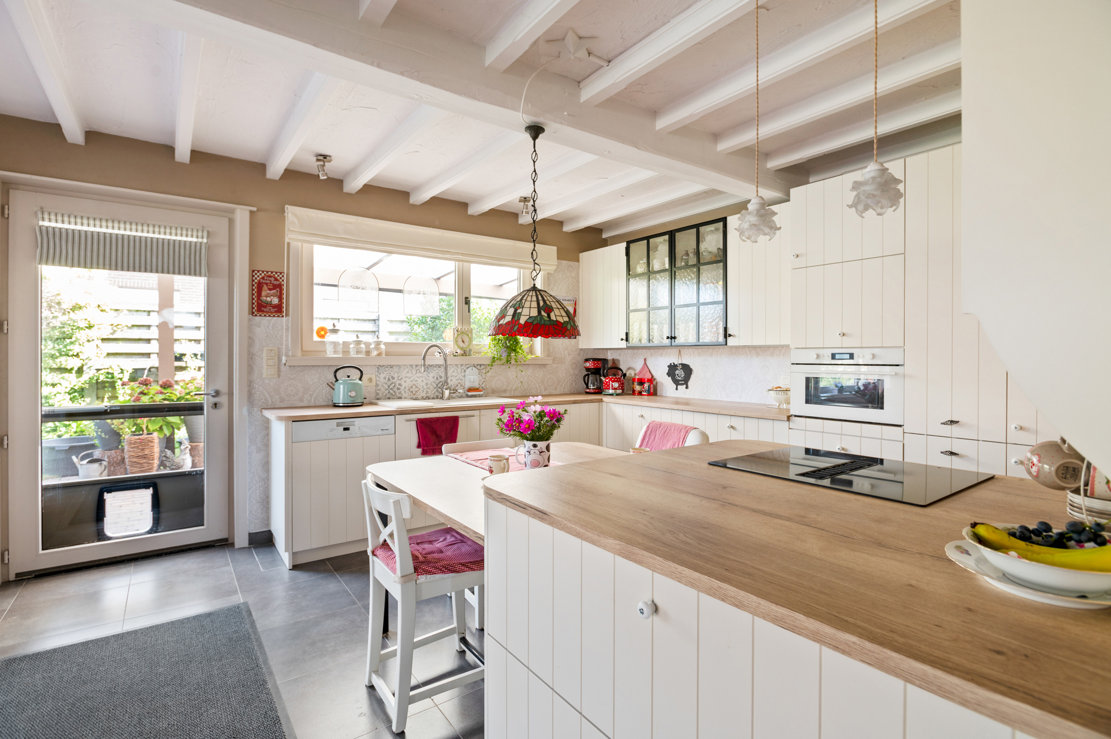 Mooie open bebouwing met knappe tuin in een rustige woonwijk - foto 5