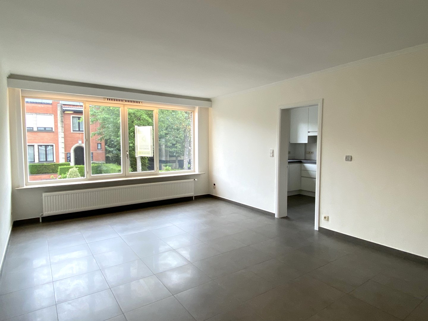 APPARTEMENT MET 2 SLAAPKAMERS | TERRAS EN GARAGE !!! - foto 2