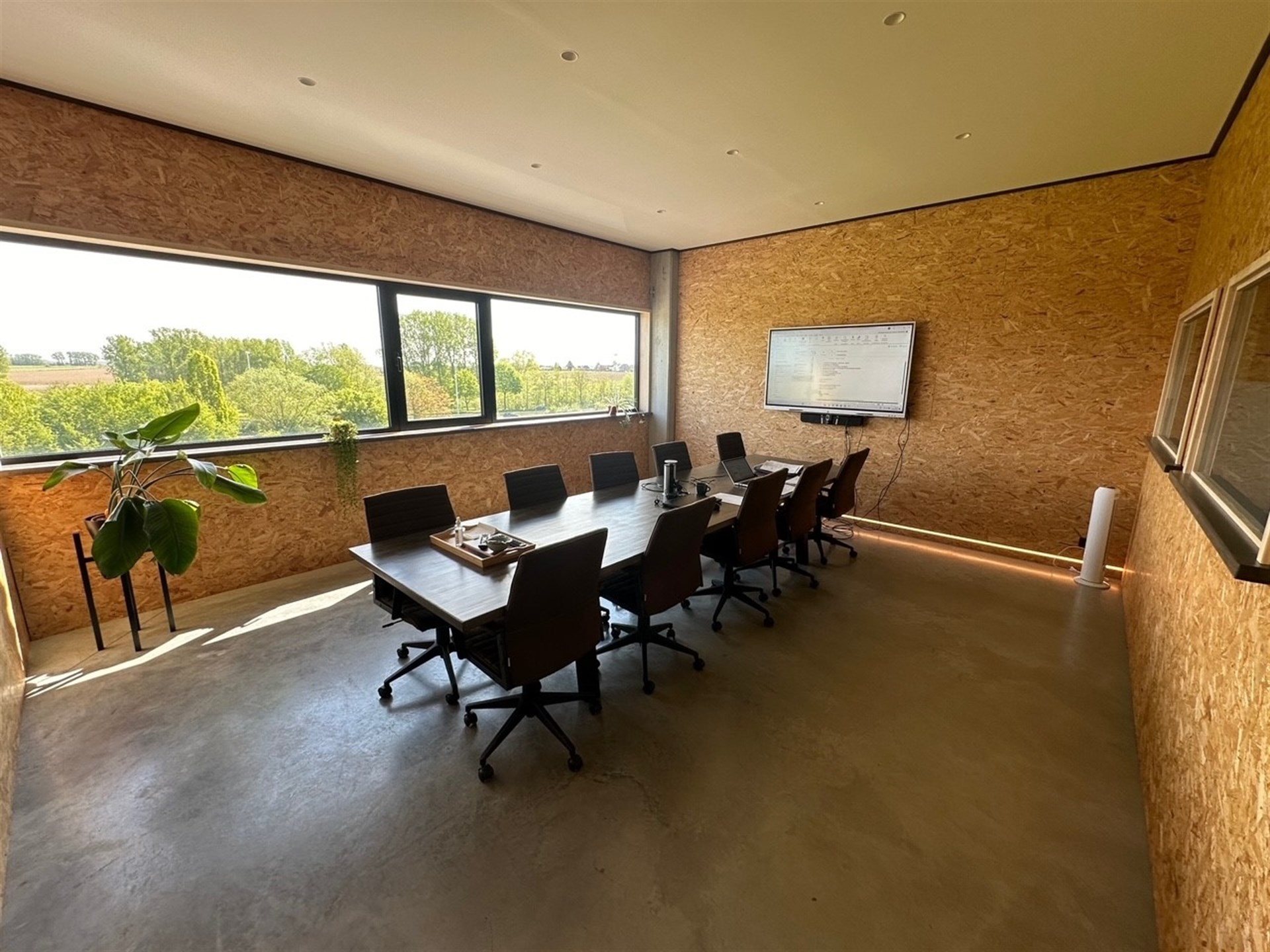 Kantoorruimte circa 150m² + gemene ontvangstruimte, keuken, vergaderzalen... - foto 3