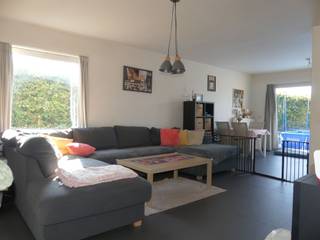 <p><span>A move-in-ready, low-energy home located along a connecting road between Houthulst and Staden.</span></p><p><span> </span></p><p><span>You enter the home through the foyer, which features a separate guest restroom, a bedroom, and a bathroom with a walk-in shower, a single sink in a vanity cabinet, a single-handle mixer faucet, and a thermostatic faucet. The home features a spacious living room with plenty of natural light, equipped with a modern kitchen offering all the conveniences, including a double sink, oven, microwave, range hood, dishwasher, ceramic cooktop, and refrigerator. There is also a laundry room with space for a washer and dryer. On the first floor, there are three bedrooms— —and a bathroom with a single sink in a vanity cabinet, a bathtub, and a toilet. The attic, accessible via a pull-out staircase, also offers additional storage space. Behind the house is a south-facing garden with a terrace and a garden shed.The driveway at the front provides parking for 2 car’s. Public transportation, the village school, and local shops are all nearby. The ideal home for a couple or family! </span></p>