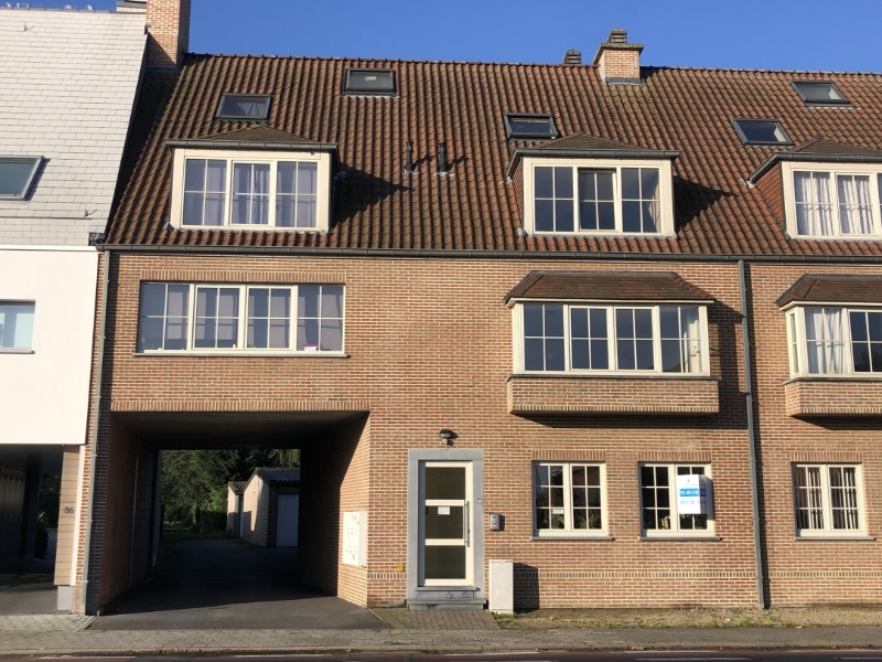 Gezellig gelijkvloers appartement met 2 slaapkamers en terras - foto 1