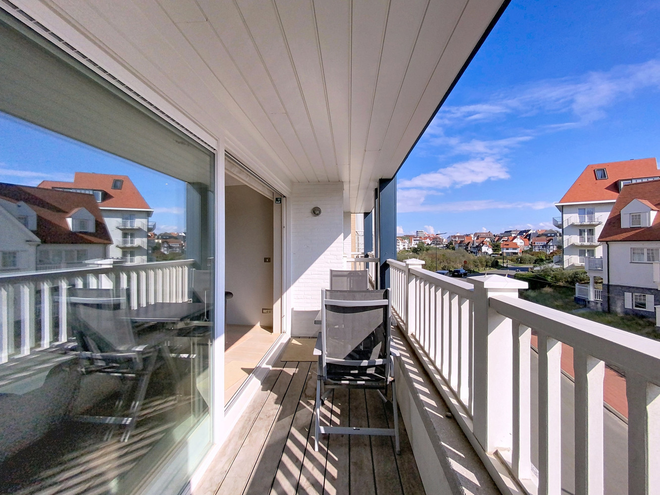 Ruim appartement in recent gebouw vlakbij de Zeedijk in Duinbergen - photo 4