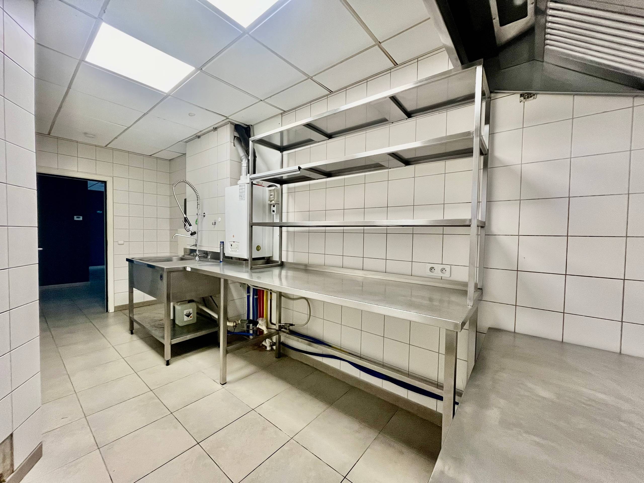 Centraal gelegen handelspand te Sleidinge-dorp - foto 5