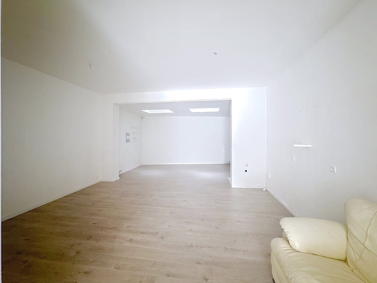 Te koop: Vernieuwd handelspand met toplocatie in Oostende! - foto 2