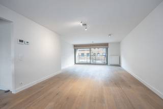 - Élégant et prêt à emménager,- Finitions luxueuses,- Immeuble récent (construit en 2013),- Possibilité d'acheter un garage intérieur.L'appartement...