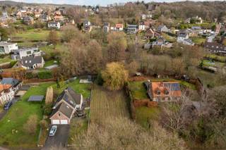 Deze prachtige bouwgrond ligt in woonparkzone en is 877 m² groot. Het perceel bevindt zich in een niet-vervallen verkaveling uit 1977. Voor...