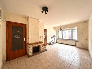 Dit te renoveren appartement nabij het centrum van Tongeren biedt heel wat mogelijkheden en heeft de volgende indeling: inkomhal, apart toilet,...