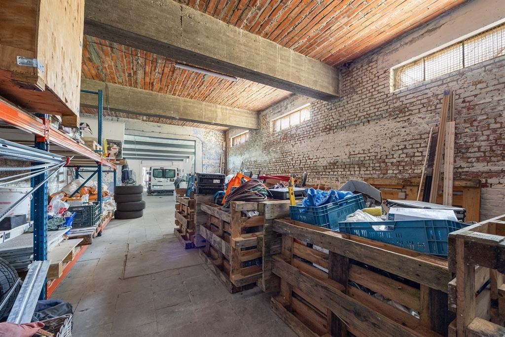 Magazijn pal in de stad met grote woonst - foto 5