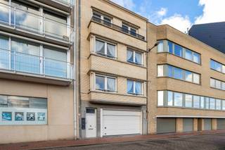 Appartement situé au troisième étage (sans ascenseur) d'un petit immeuble à l'arrière du front de mer et à quelques pas du centre-ville...