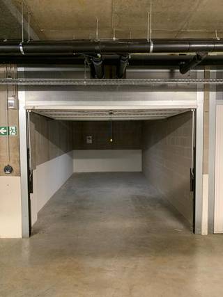 Een felbegeerde parkeerplaats in de drukke badstad gezocht? Wij bieden u de toegang aan tot het volledig afgesloten garagecomplex.Het betreft hier...