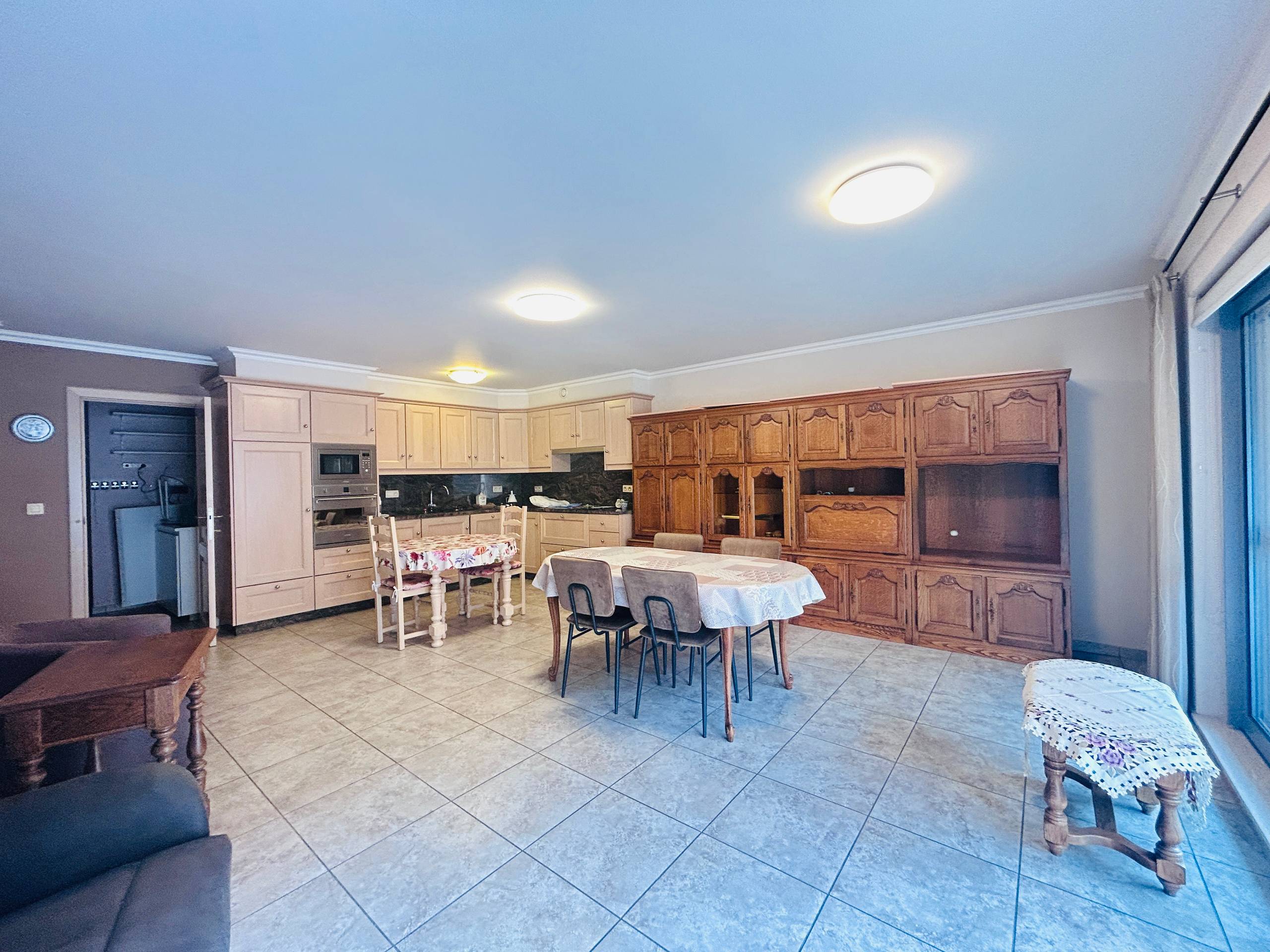 Verzorgd appartement met ruime garage op 50m van de markt. - foto 5