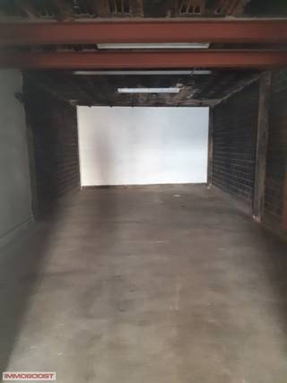 professioneel MAGAZIJN VAN 120m² op het gelijkvloers, alle nutsvoorzieningen, 100% veilig en droog !zeer centraal gelegen.  voldoende...