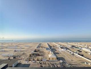 Op een toplocatie aan het Albertstrand en nabij het Rubensplein te Knokke vindt u dit prachtig gerenoveerde appartement met frontaal zeezicht...