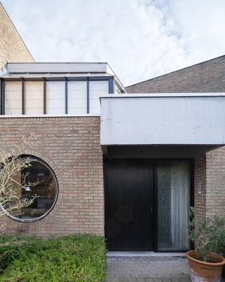 Brutalistische woning ‘Haerick’, gebouwd in 1976 naar ontwerp van architecten Xavier De Wulf en Johan De Vos.  Voor meer informatie, mail naar...