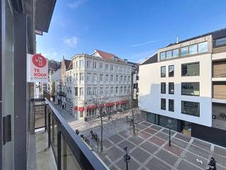 Centraal gelegen opbrengstgebouw bestaande uit handelsgelijkvloers en 3 appartementen op Manitobaplein in Blankenberge. Het Manitobaplein ligt...