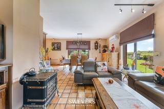 Voor meer info en foto’s, surf naar www.swevers.be – Deze ruime woning in Tongeren-Borgloon, gelegen aan de Wolfstraat 28, combineert...
