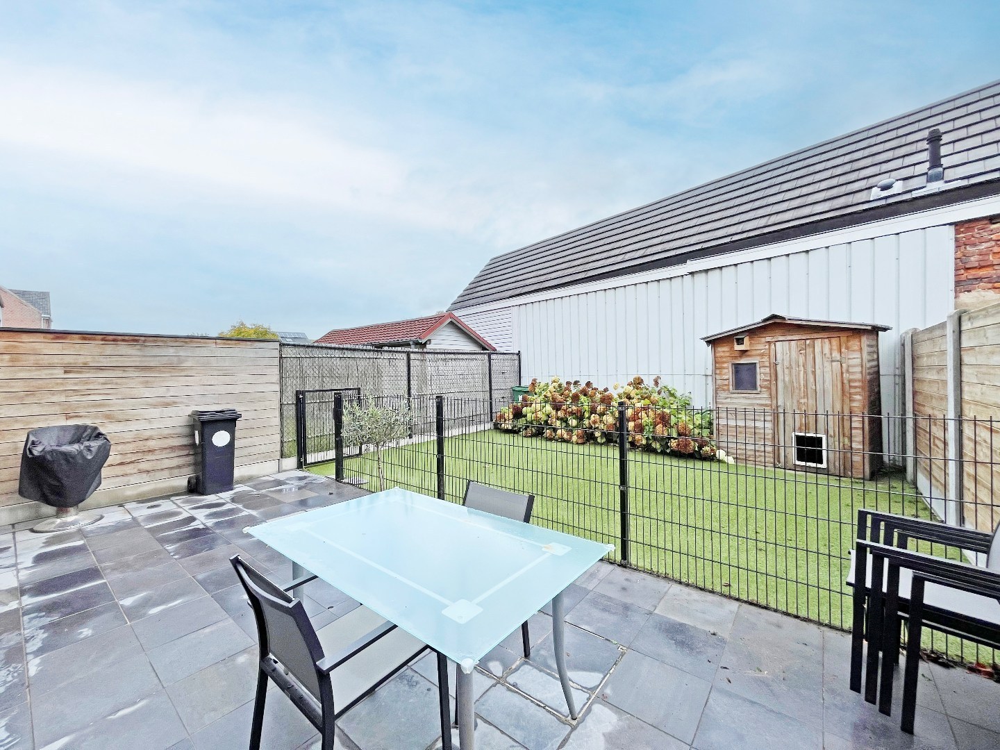 Recente (2017) gezinswoning met garage en tuin te Borsbeke - foto 2