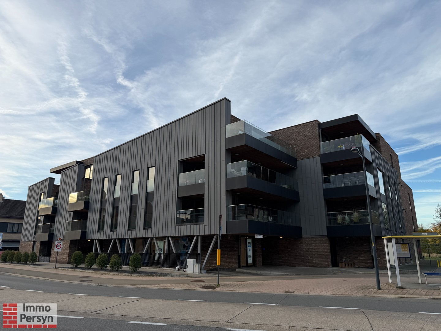 Gelijkvloers  3-slaapkamerappartement met terras - foto 1