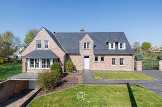 Deze ruime woning gelegen in de rustige buurt van Tongeren, biedt een comfortabele en luxueuze leefomgeving. Met een perceeloppervlakte van 1.861...