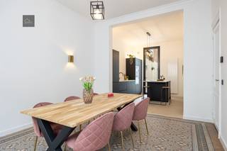 Welkom in dit charmant en ruim herenhuis gelegen in 't Groen Kwartier, altijd wat te beleven en toch verrassend rustig wonen. Dit karaktervolle...