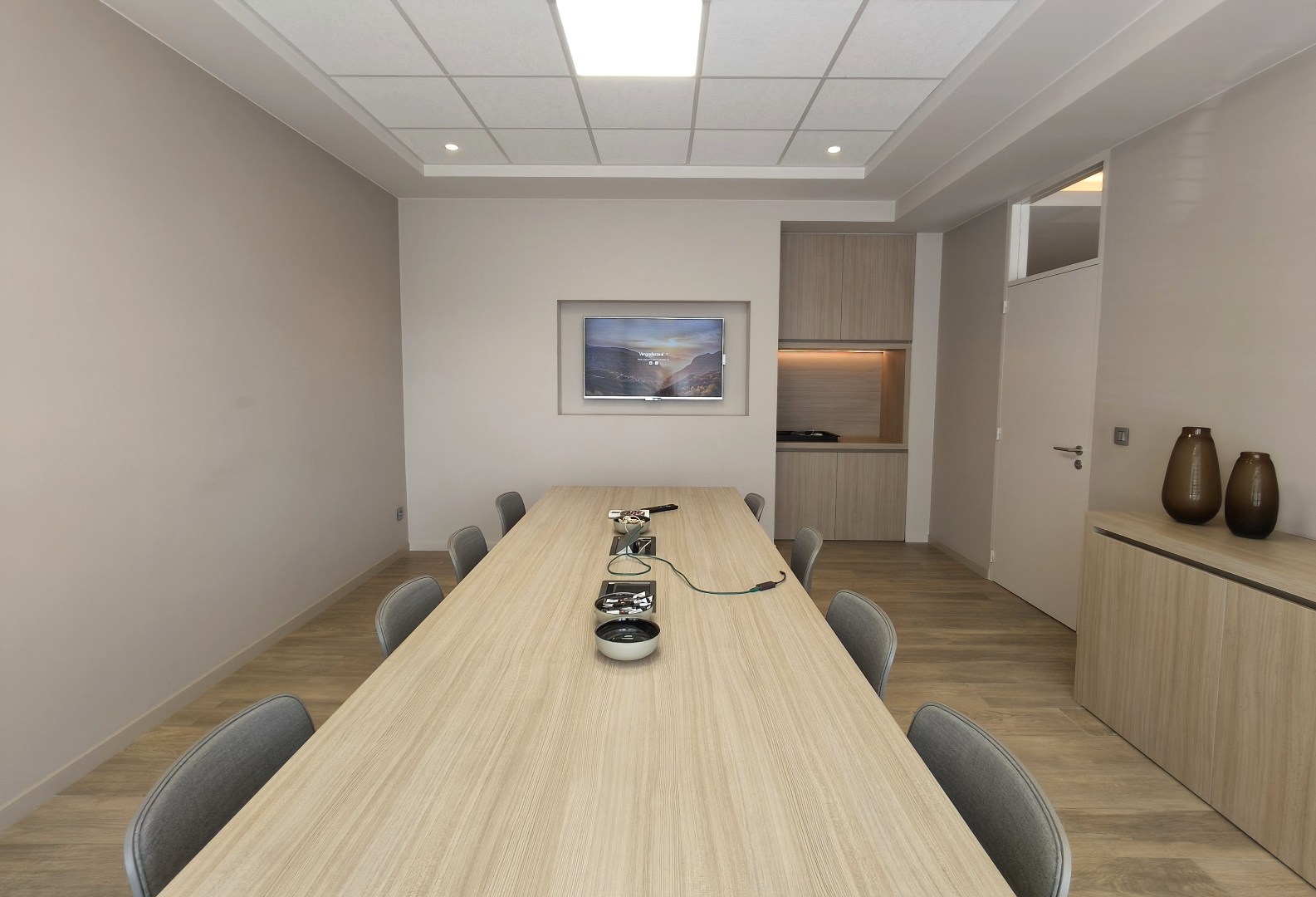 Modern en instapklaar kantoor (264 m²) in het centrum van Borgloon – inclusief 9 parkeerplaatsen - foto 4