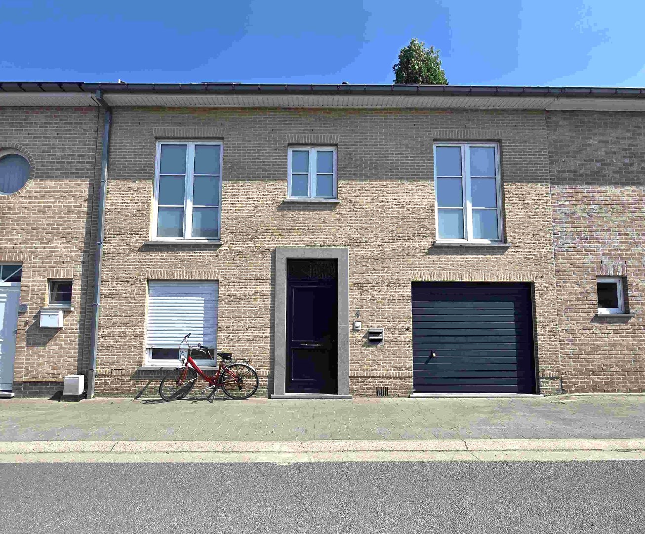 ZEER CHARMANT GELIJKVLOERSAPPARTEMENT MET TUIN + INPANDIGE GARAGE: - foto 1