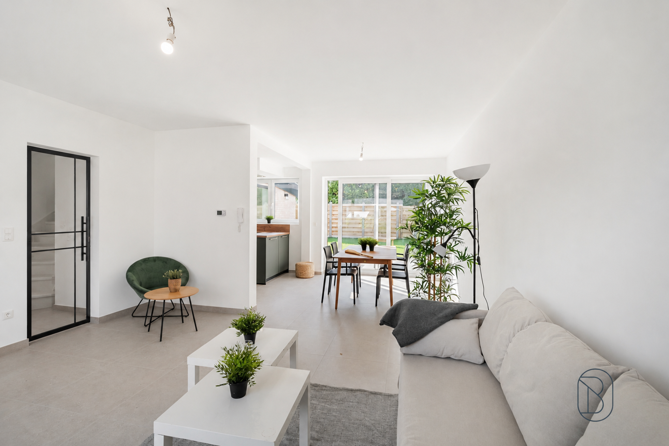 Volledig en mooi gerenoveerde woning met 3 slk en tuin! - foto 5