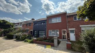  Welkom in deze charmante gezinswoning gelegen in het hart van Wilrijk. Met een bewoonbare oppervlakte van 108m², biedt deze woning alles wat uw...