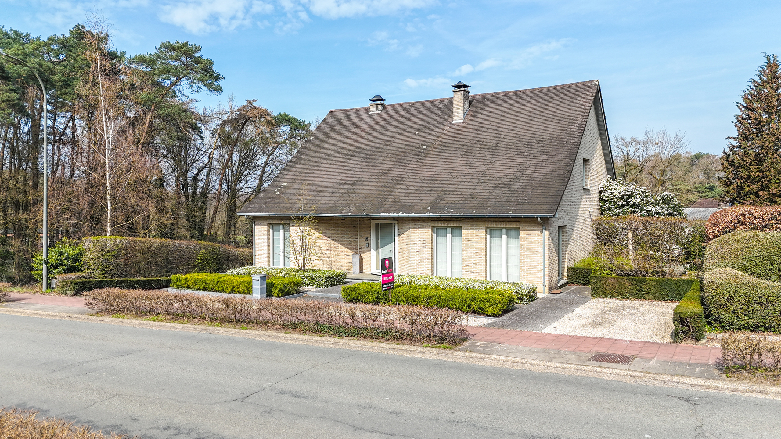 Hoog afgewerkte woning met 4 slpkms en kelder op 6are ! - foto 1