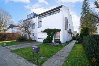 Zeer ruime woning met 4 slpks en prachtige tuin op topligging (Pulhofwijk) Op een absolute topligging in een rustige residentiële straat tussen de...