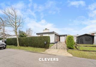 Deze woning is gelegen in een zeer rustige, residentiële villawijk in Blankenberge.Deze bungalow bevindt zich op een perceel oppervlakte van 441m² en...