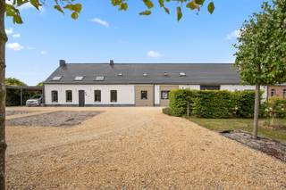 Deze zeer mooi  gerenoveerde langgevelhoeve , beter bekend als de 'Prinsenhoeve', is landelijk gelegen tussen Hulshout en Heist-op-den-Berg. Aan de...