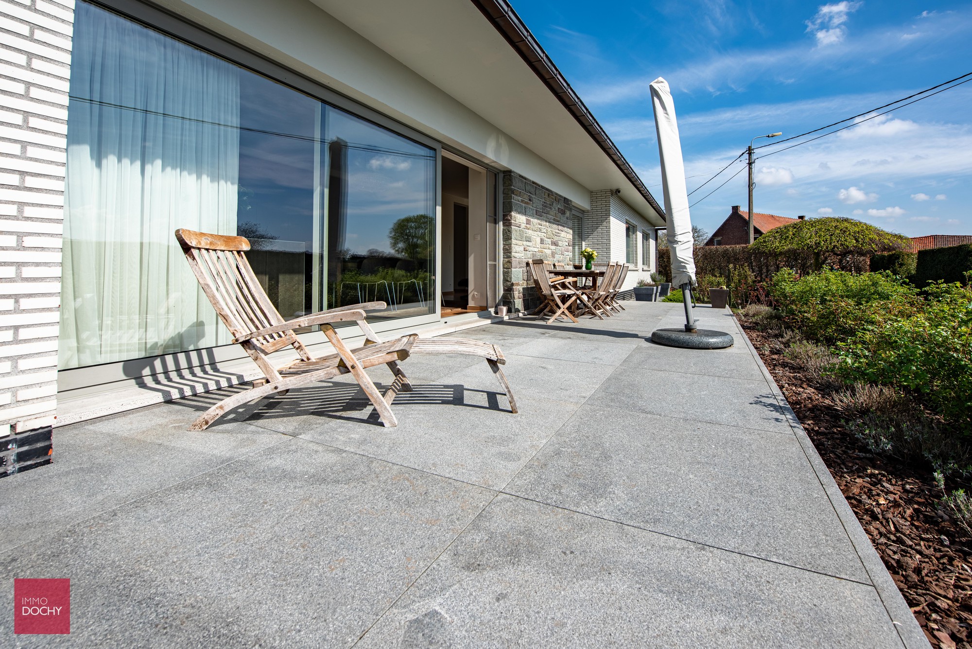 Landelijk gelegen gelijkvloerse VILLA met MAGAZIJN (verkoopsruimte) - foto 5