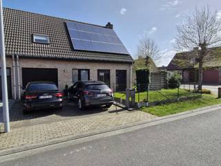 In een rustige en aangename buurt bieden we deze goed onderhouden halfopen woning te huur aan. De woning is idealiter gelegen met vlotte...