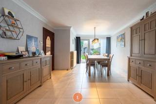 Te koop: Goed onderhouden halfopen woning met stadstuin in Menen.Ontdek deze charmante halfopen woning die goed onderhouden werd en recente...