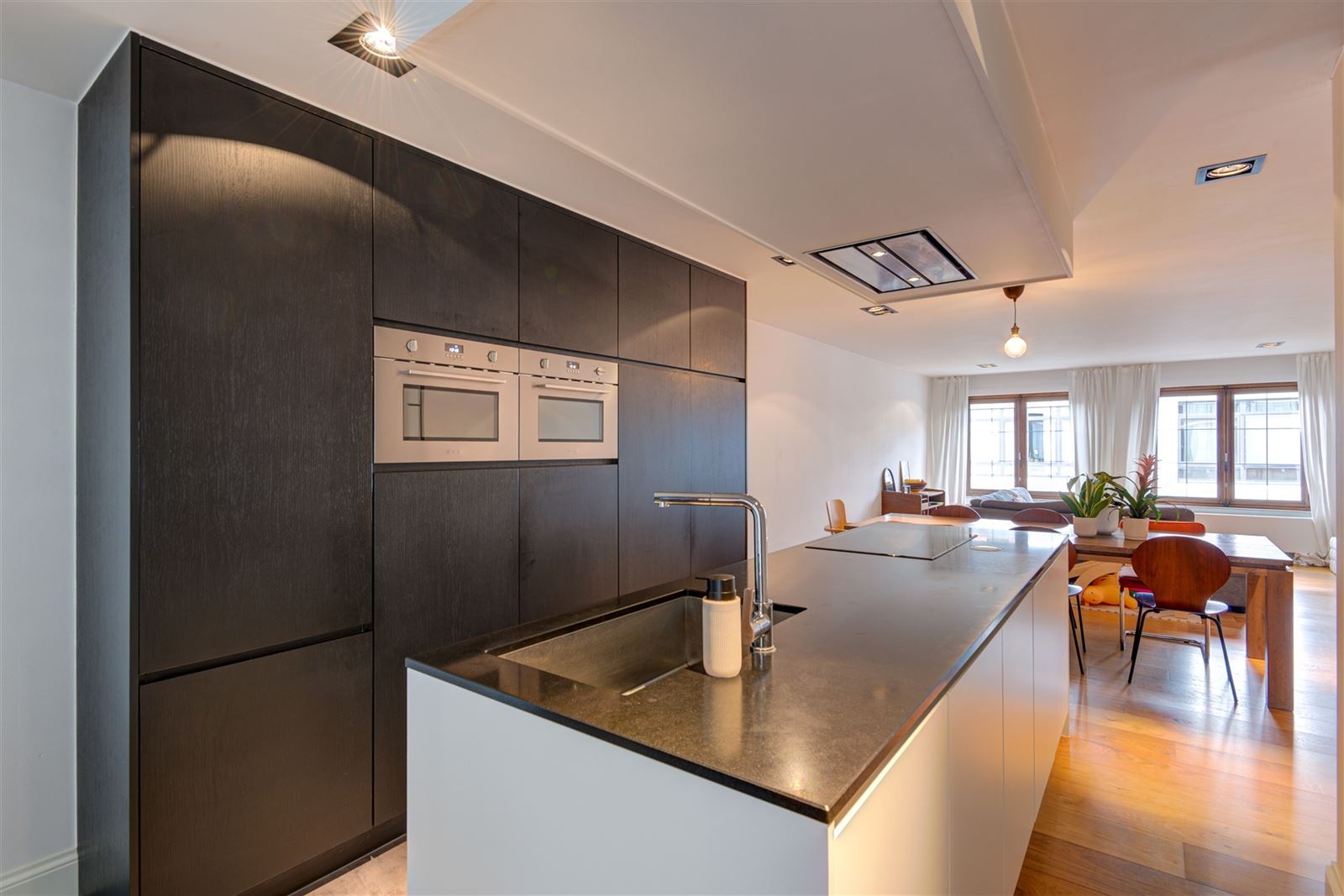 Gerenoveerd 2-slaapkamer appartement hartje centrum - foto 3