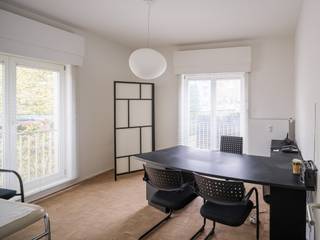 Ruim appartement of kantoorruimte met karakter, licht en een uitstekende liggingOp de gelijkvloerse verdieping van de standingvolle residentie...