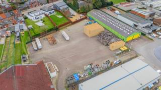 Unieke bedrijfssite van 10.707 m² te koop gelegen langs de bedrijvige Tongersesteenweg (N79) die na 800 m verbinding biedt naar de...