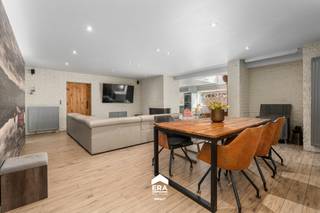 Gelegen in de Dorpsstraat in Peer, geniet dit ruime handelspand met woonst van een bijzonder centrale ligging. Dankzij de goede bereikbaarheid is...