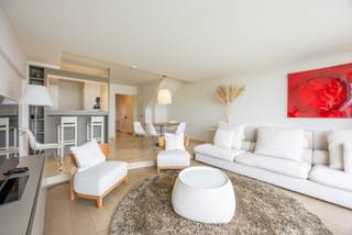 Wie droomt van wonen in het levendige Nieuwpoort met winkels, horeca en grootwarenhuizen op wandelafstand, voelt zich meteen thuis in dit...